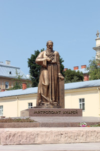 Monument_Andrey_Sheptytsky,_Lviv_namestie sv. Juraja_wikipedia.org