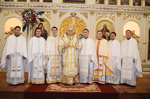 Prešovský arcibiskup metropolita Ján Babjak vysvätil v Ľutine siedmich novokňazov